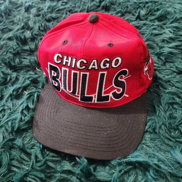Vintage Chicago Bulls Snapback Hat Red Black NBA Licensed GGC Cap - Picture 1 of 6
